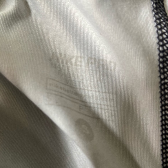Small Nike pro’s - Picture 3 of 4